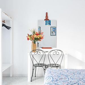 Lia Rooms 2